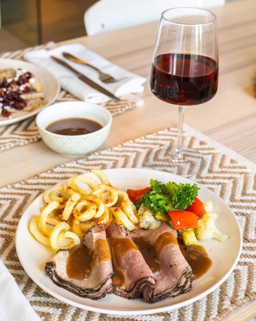 Rosbif de bœuf AAA, tranché mince, sauce aux poivres (5 personnes) (S)